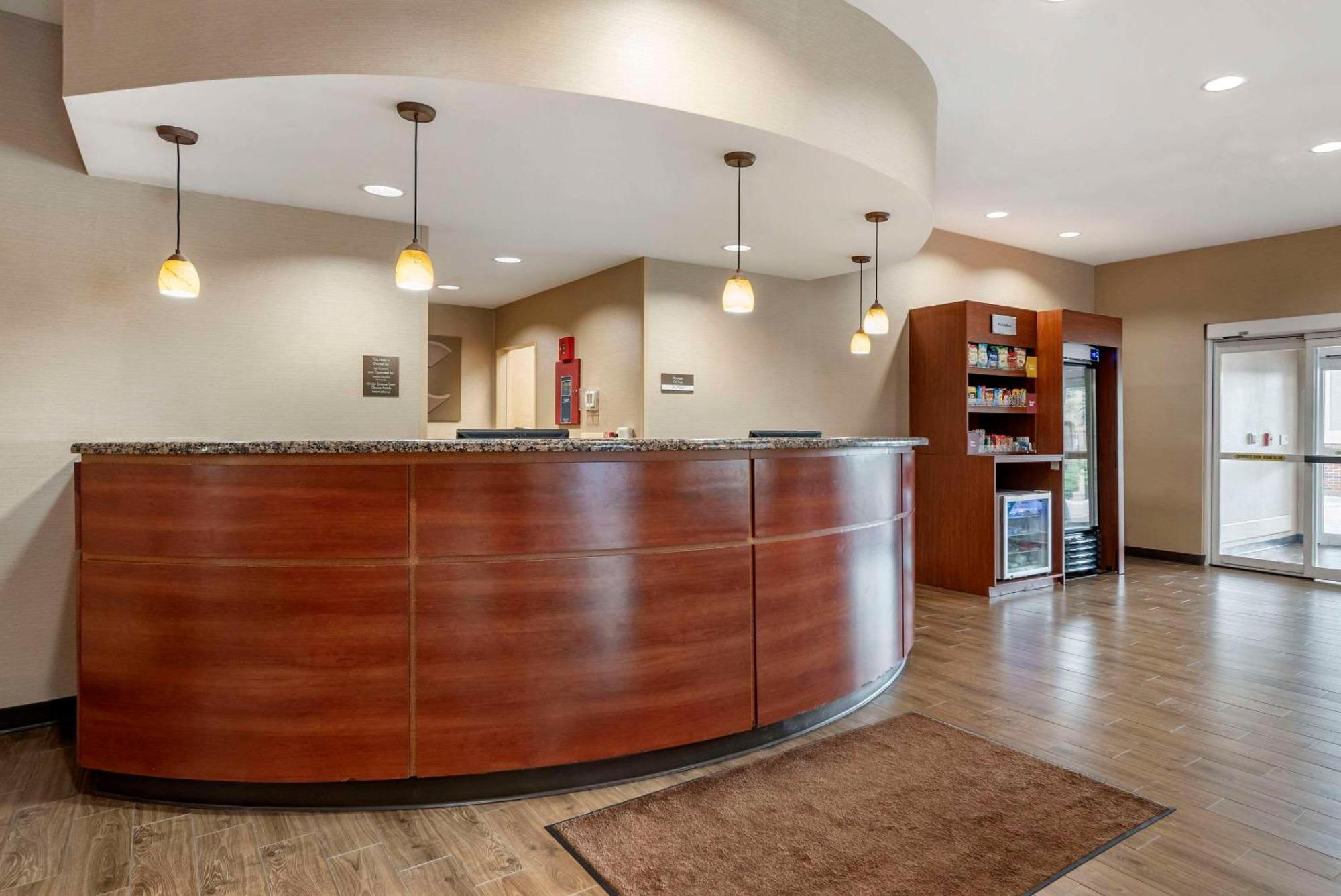Comfort Suites Airport Luckney Exterior foto